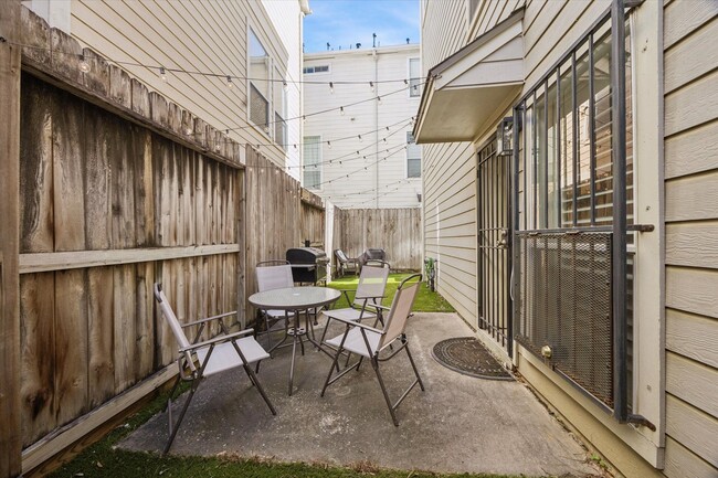 Photo - 205 Dennis St