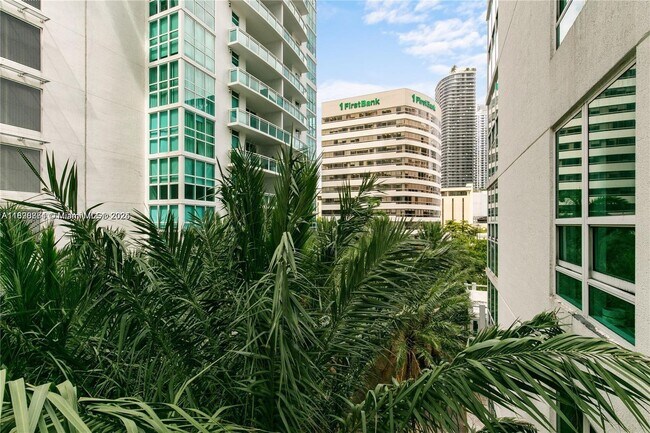 Photo - 950 Brickell Bay Dr