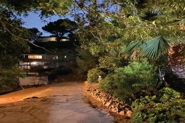 Building Photo - 1.5 Bedrooms - 1.5 Bathrooms Split Level House - Mt. Helix Artist’s Colony Executive Rental