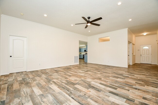 Photo - 835 Victoria Lakes Dr