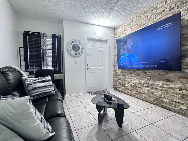 4689 NW 9th St Unit 109