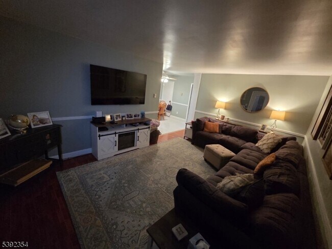 Photo - 86 Bergen Turnpike Unidad A