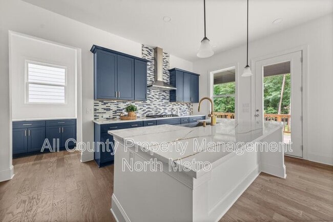 Photo - 382 Tillman Pass