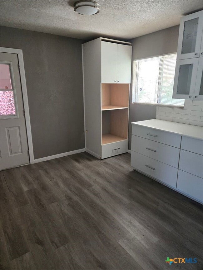 Photo - 109 W Robin Ln