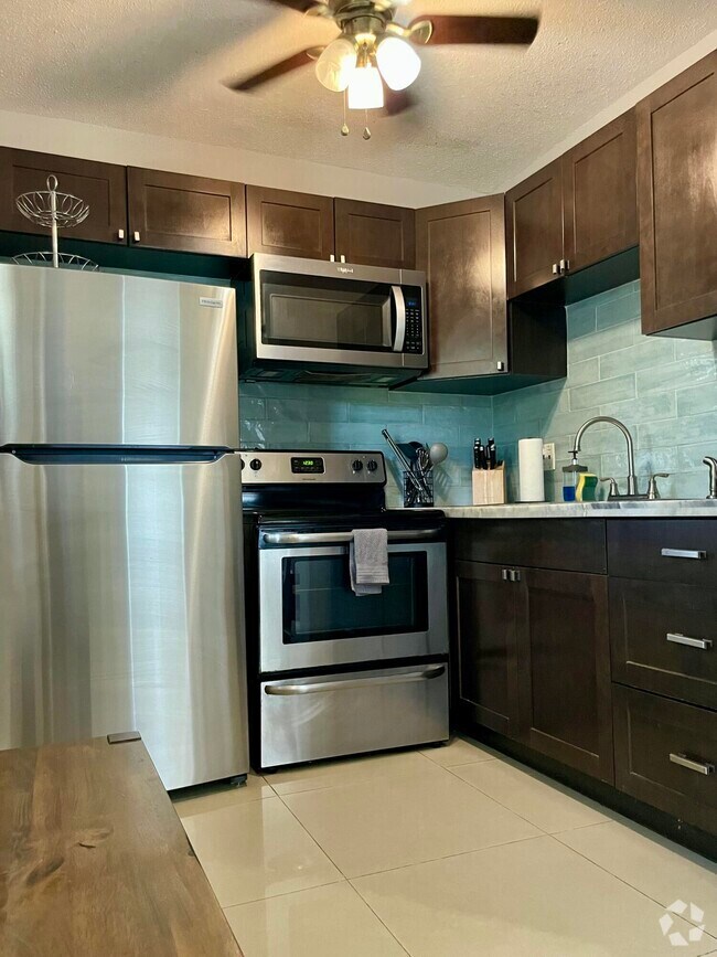 Building Photo - 408 SE 12th Ct Unit 4 Rental