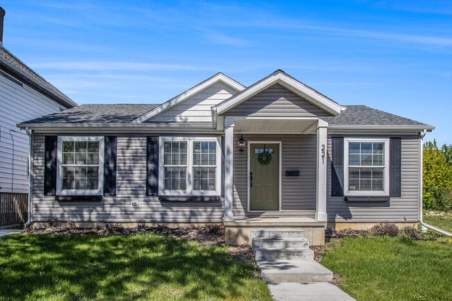 Spacious 2 Bedroom, 1 Bath Home Near Downtown South Bend