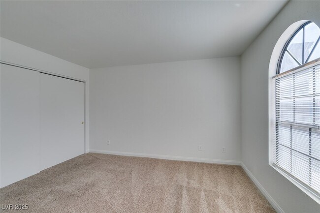 Photo - 2963 Juniper Hills Blvd Unidad 204