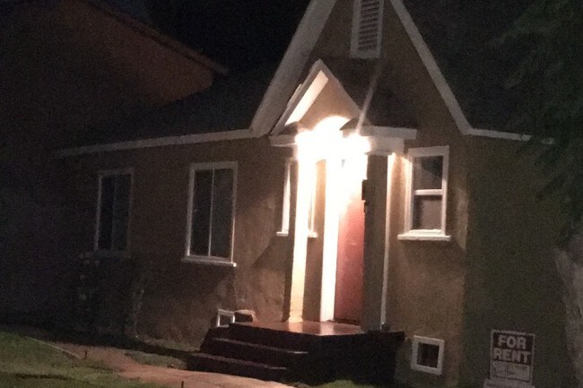 Vista a la calle - 3212 W 46th St