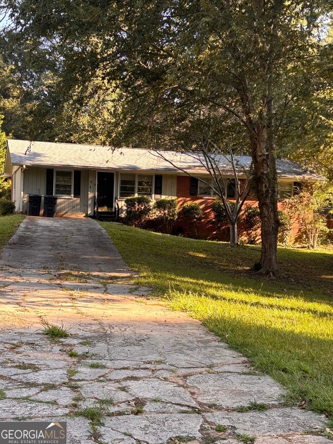 Building Photo - 910 Virginia Ct SE Rental