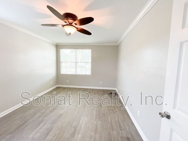 Photo - 1876 Mirabeau Ave
