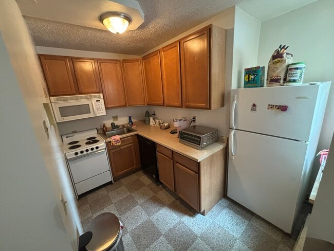 2 Langdon St