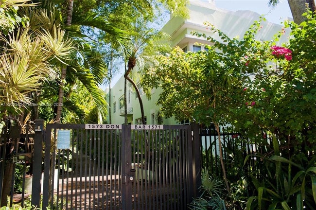 Building Photo - 1573 Pennsylvania Ave Unit 8N