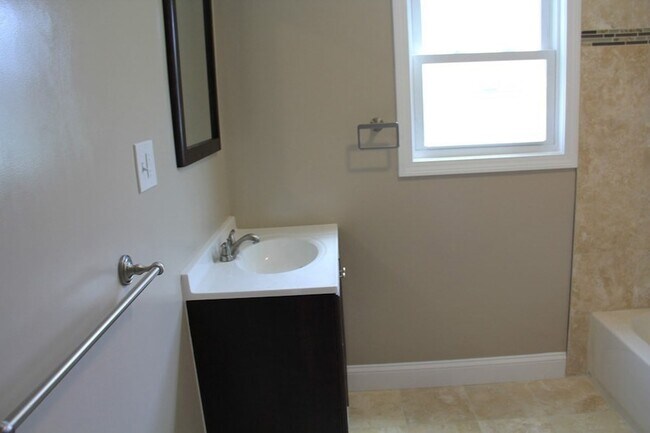 Photo - 124 Emerald St Unit 1
