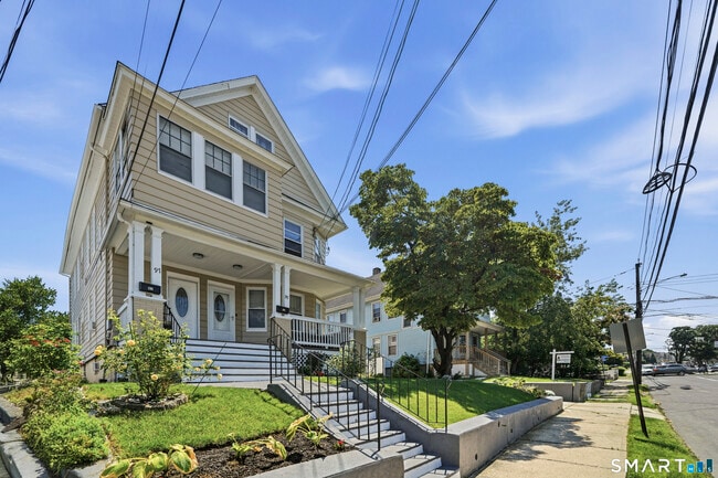 Building Photo - 97-99-99 Fairview Ave Unit 2