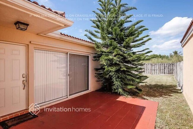 Photo - 16940 SW 142nd Pl