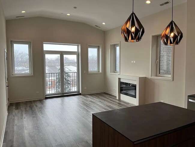 Building Photo - 790 E Irving Park Rd