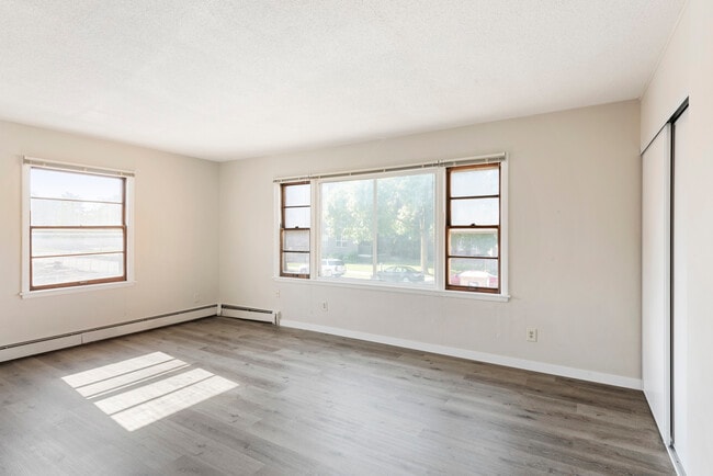 Building Photo - Richlyn