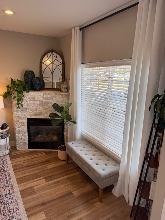 Photo - "Charming 2-Bed Townhouse in Littleton: Spacious 1,256 Sq Ft with 2 Full Baths & 1 Half Bath!" Unidad #D