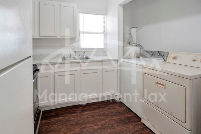 Photo - 1671 W 35th St