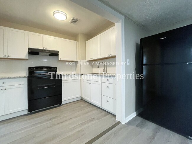 Photo - 1932 Jones St