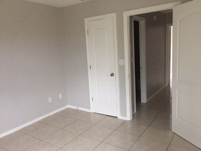 En la planta superior - 607 Jade St