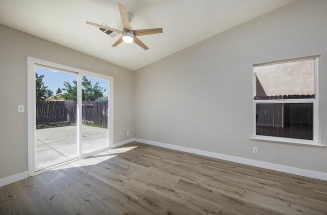 Photo - 210 Cordova Ln
