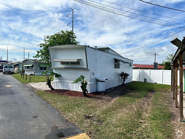 Building Photo - 2245 New Tampa Hwy Rental