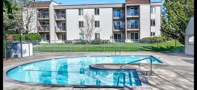 Building Photo - 14665 NE 34th St Unit B7 Rental