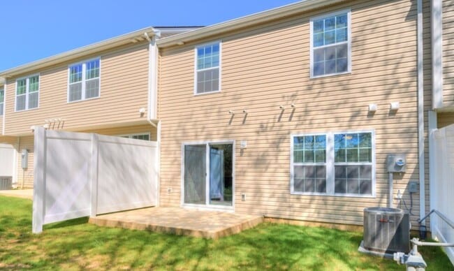 Photo - 345 Twisted Oak Dr NW