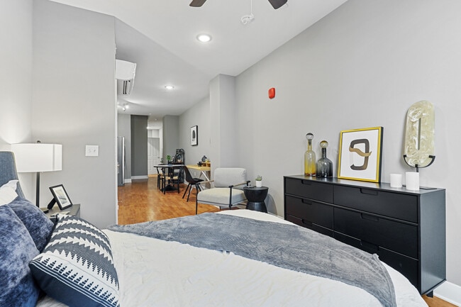 300 W Fayette St