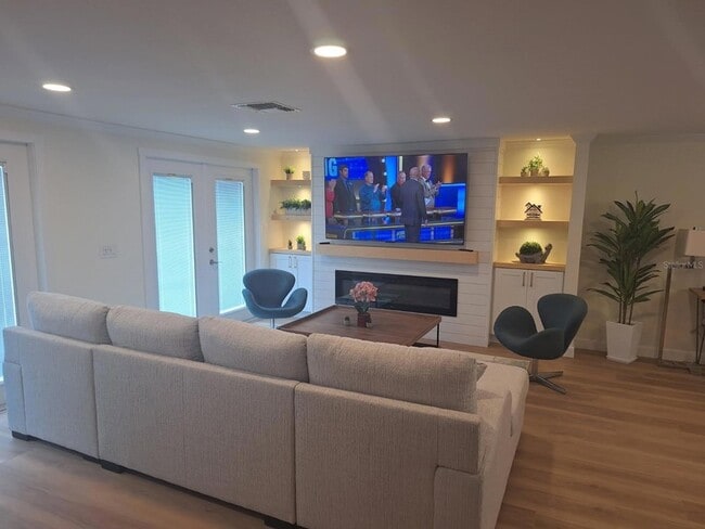 Photo - 1203 Lyric Ln