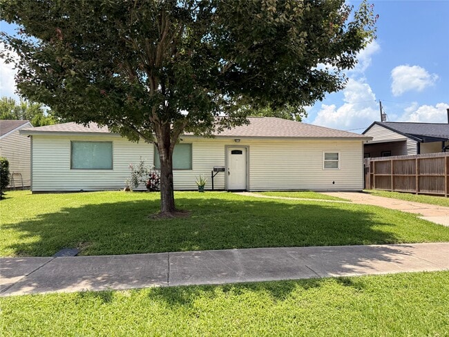 Photo - 216 Bearle St
