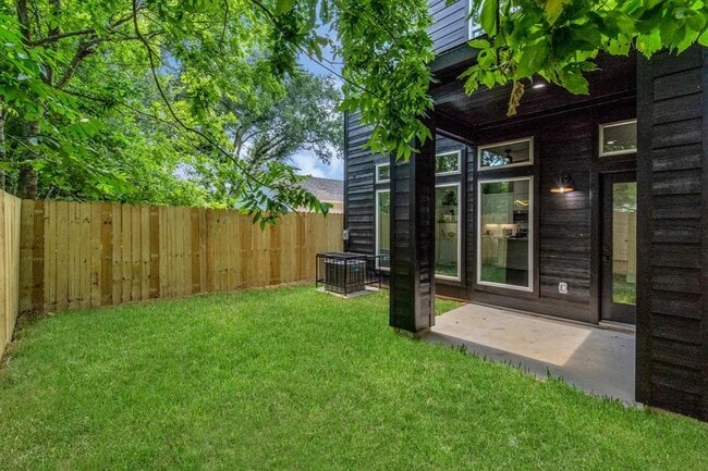 Photo - 4622 Clover St