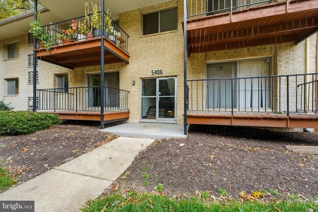 Building Photo - 5406 85th Ave Unit 101