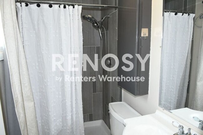 Photo - Updated 3 BD/2 BA/2 CG Home w/Pool Near Thunderbird & I-17 in Phoenix!