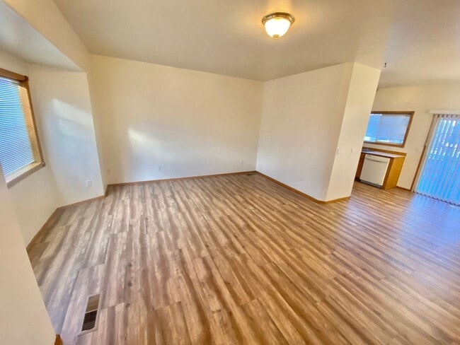 Photo - 3336 NE Cruise Loop