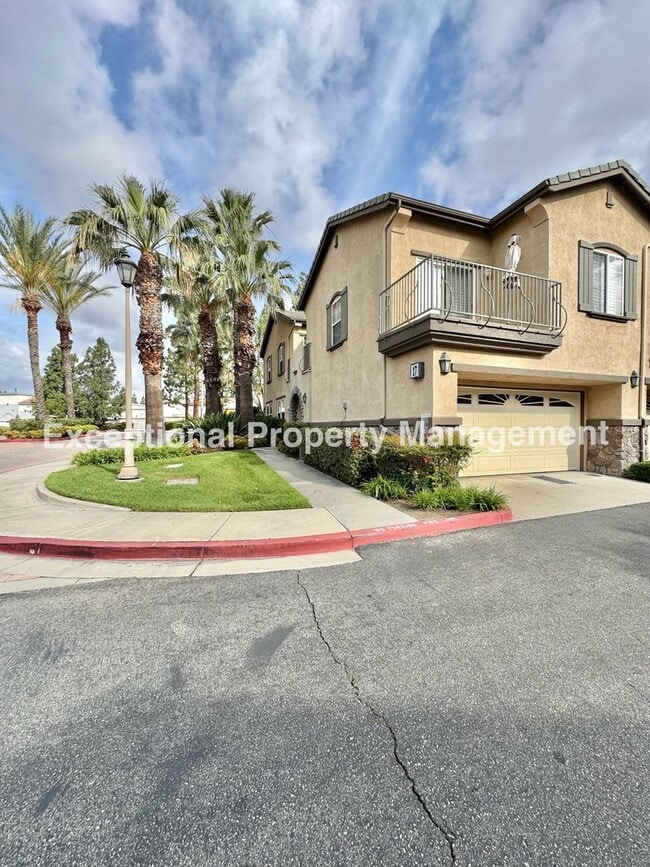 Building Photo - Ready to move in 3 bed 3 bath home