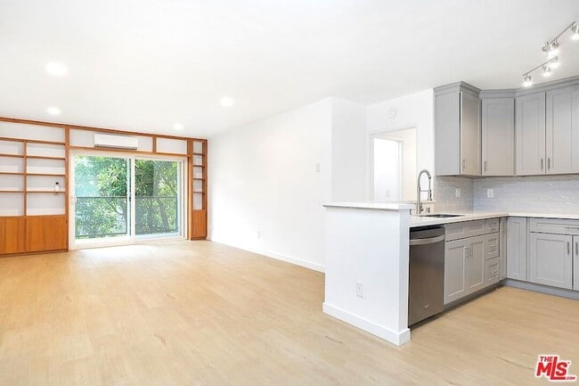 Photo - 9005 Cynthia St Unit 216