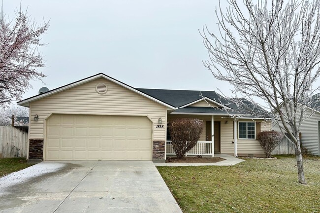 Building Photo - 4 Bedroom Nampa Home In Great Location!