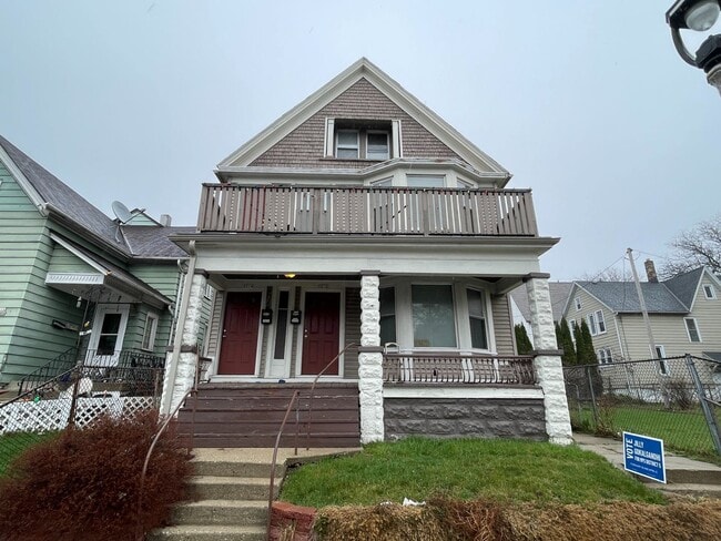 Building Photo - Holton St. Unit 2212 Lower Rental