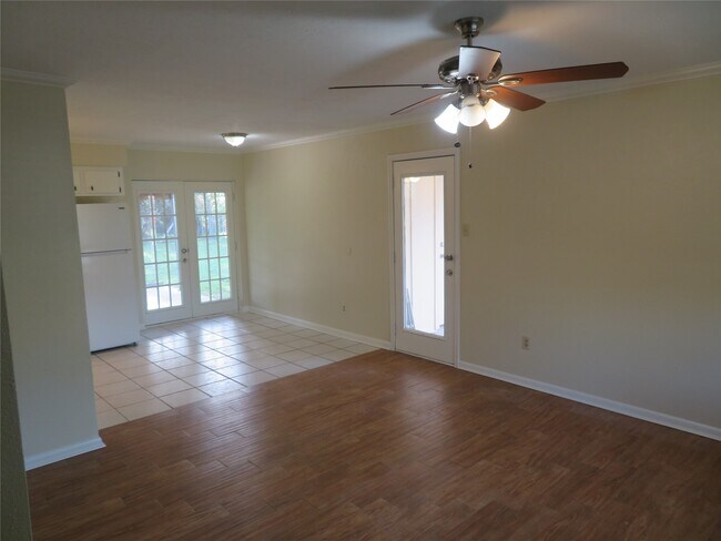 109 Laurie Ln