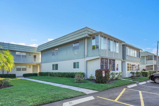 Photo - 646 Flanders N Unidad N