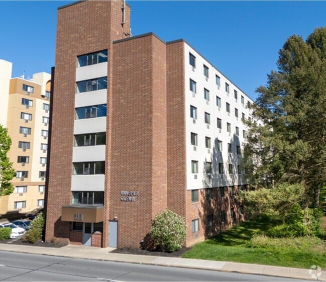 Building Photo - 616 E College Ave Unit 502 Rental