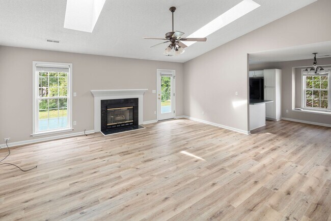 Photo - 375 Glensprings Dr