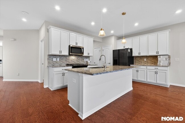 Photo - 2851 Fairgrove Cres