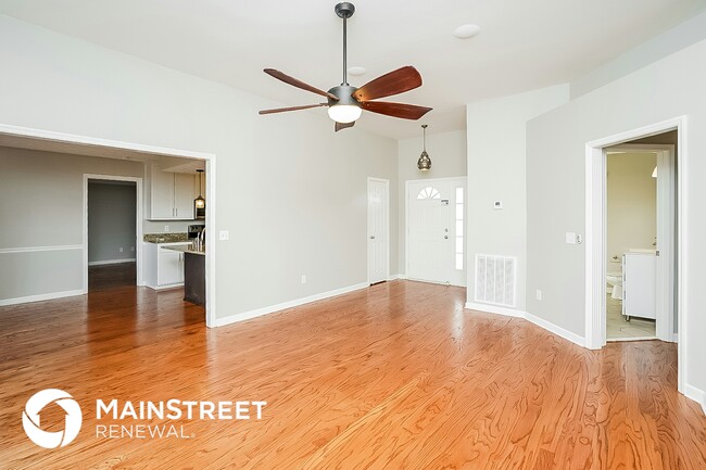 Photo - 108 Waterford Way