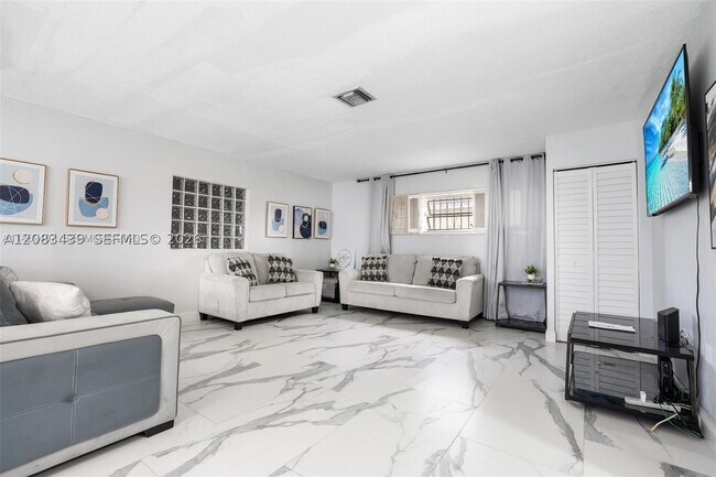 Photo - 18525 NW 39th Ave