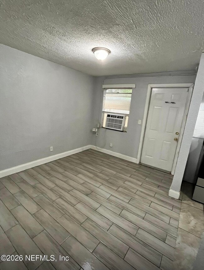 Photo - 4413 Moncrief Rd W