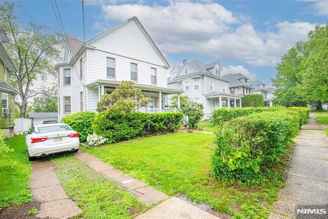 Building Photo - 82 Bergen Ave Rental