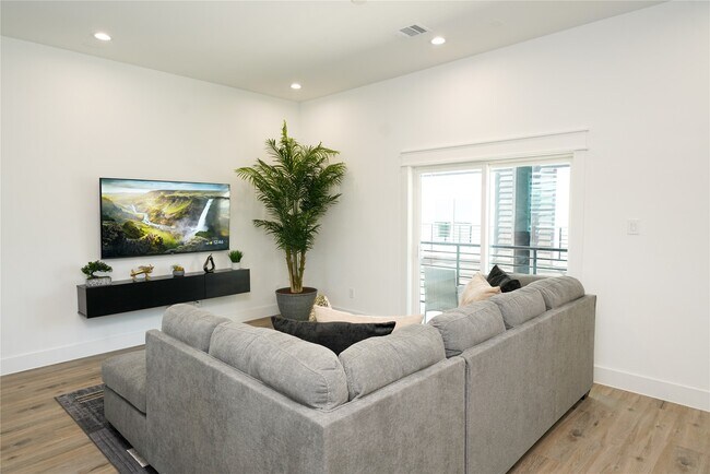 Photo - 4607 Edmund St